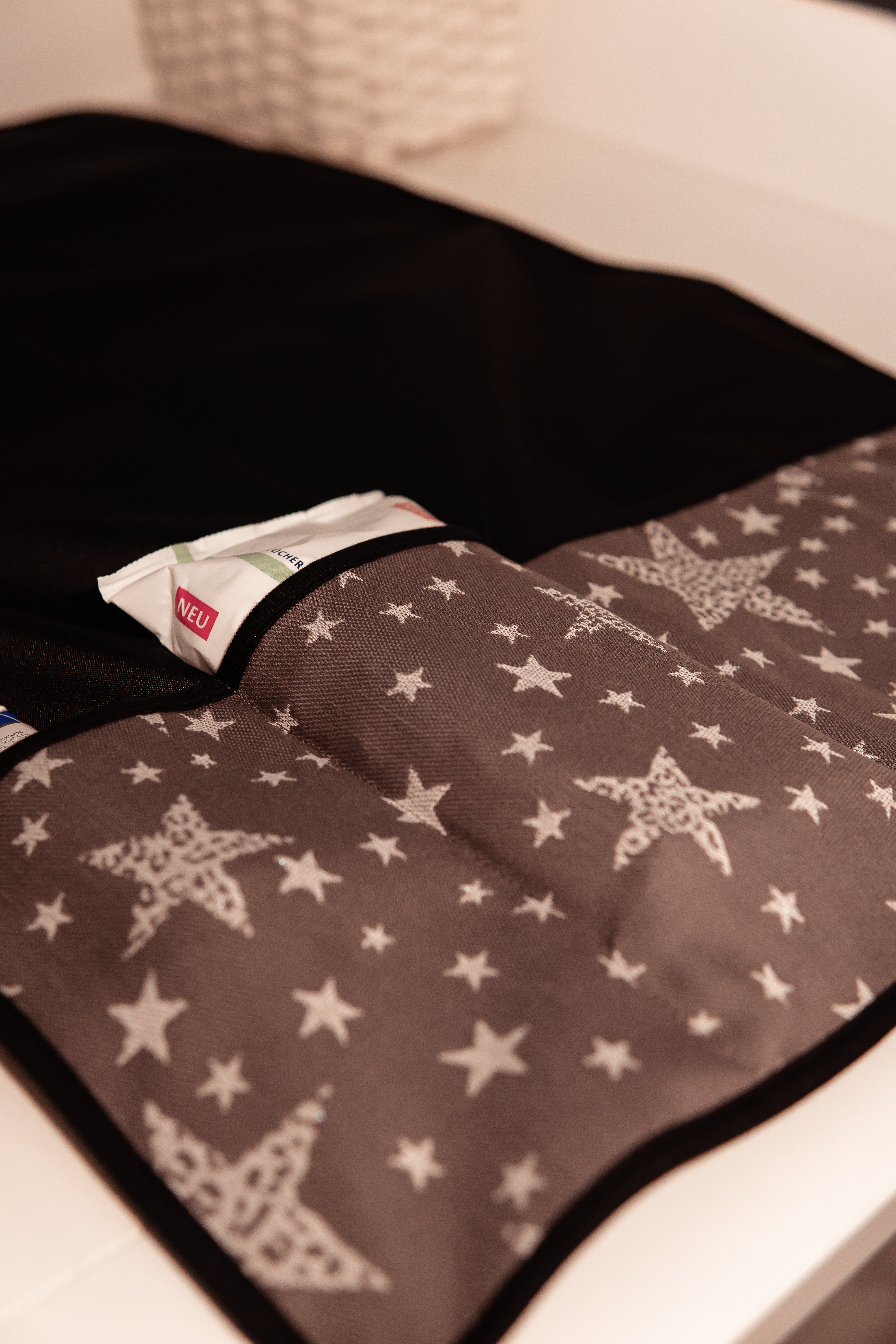 changing mat Leo Stars Anna