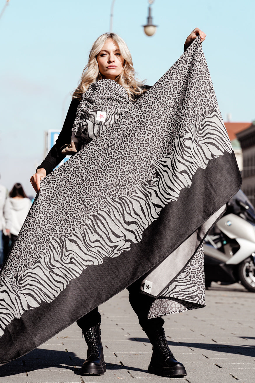 Baby Wrap Wild Motherhood Monochrom