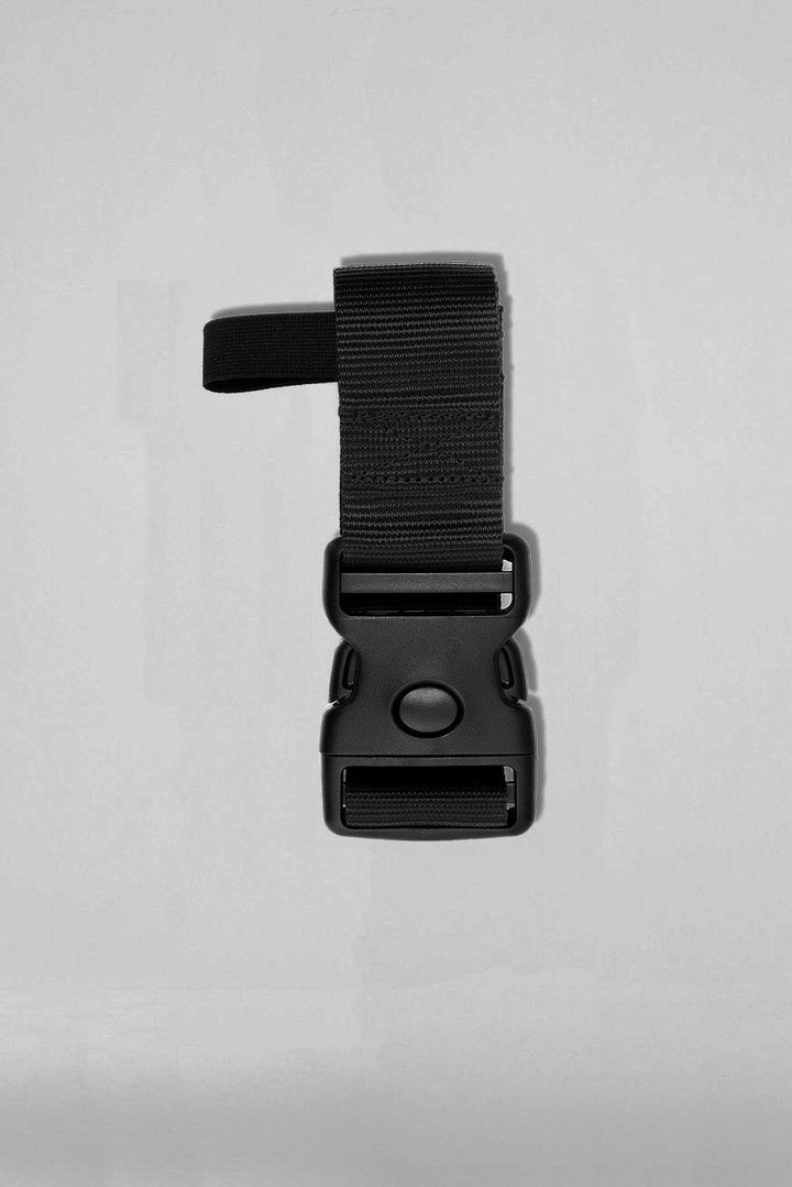 Hip belt extension button closure - KOKADI